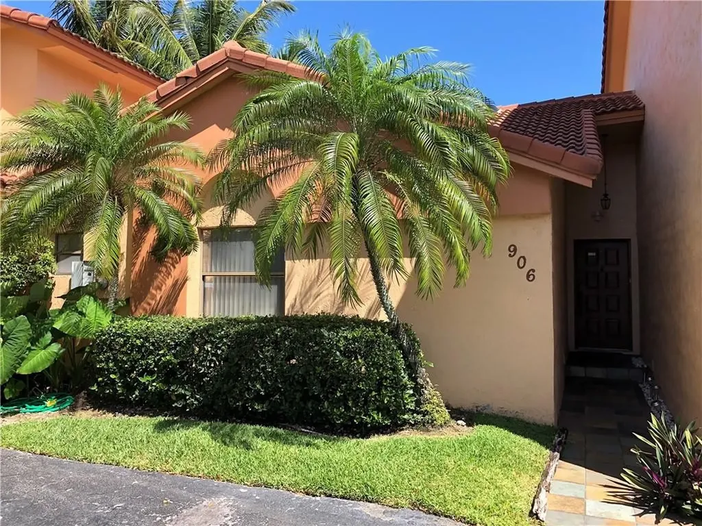 906 SW 113th Terrace Pembroke Pines FL 33025