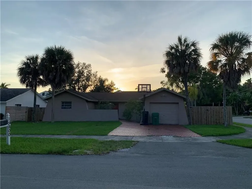 15800 SW 90th Avenue Palmetto Bay FL 33157