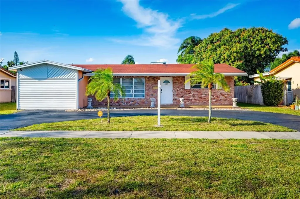 5507 Arthur Street Hollywood FL 33021