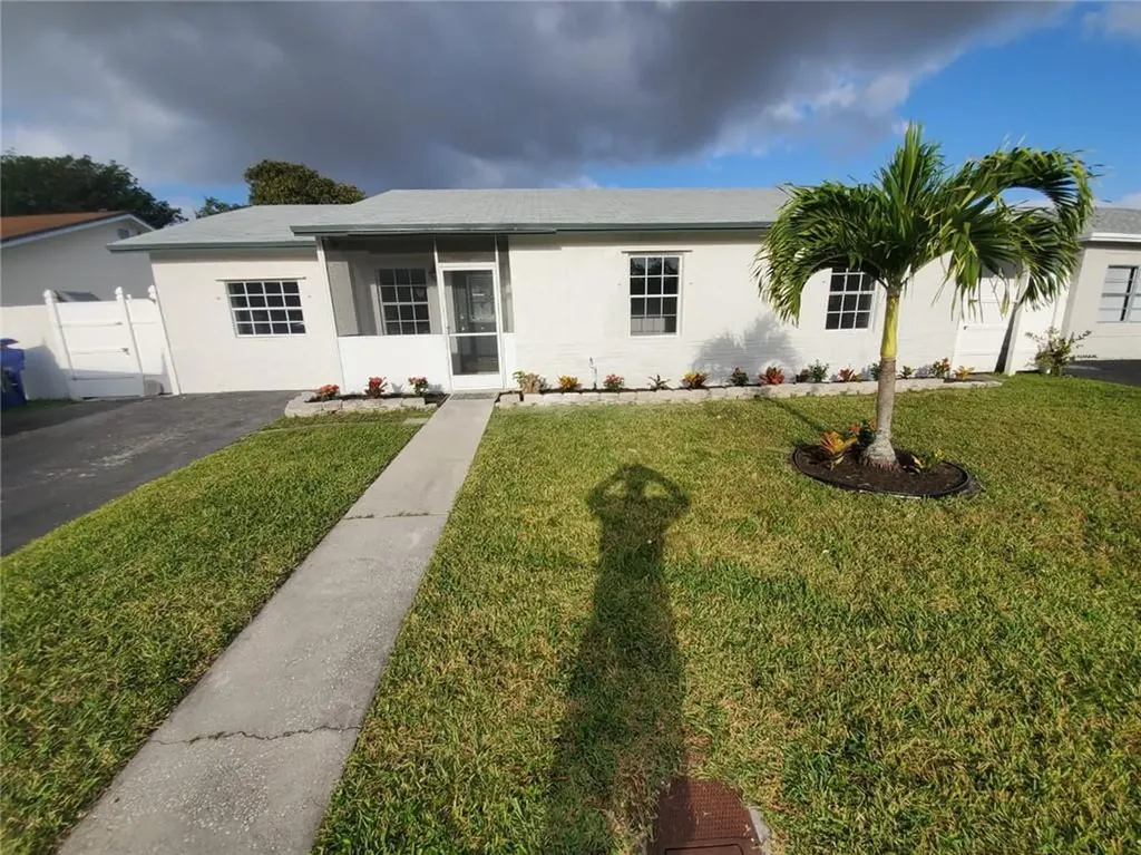 306 SW 78th Terrace North Lauderdale FL 33068