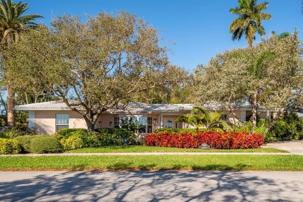 1209 N Northlake Drive Hollywood FL 33019