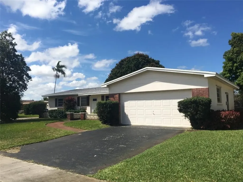 1720 NW 86th Avenue Pembroke Pines FL 33024