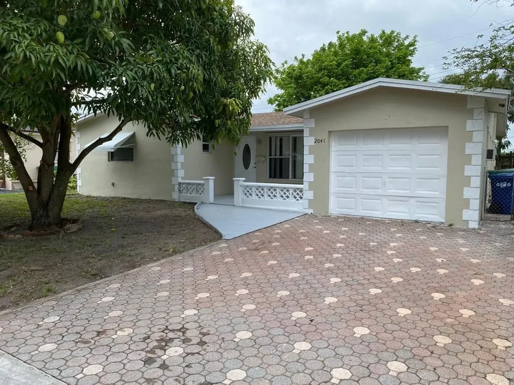 2041 NW 48th Terrace Lauderhill FL 33313