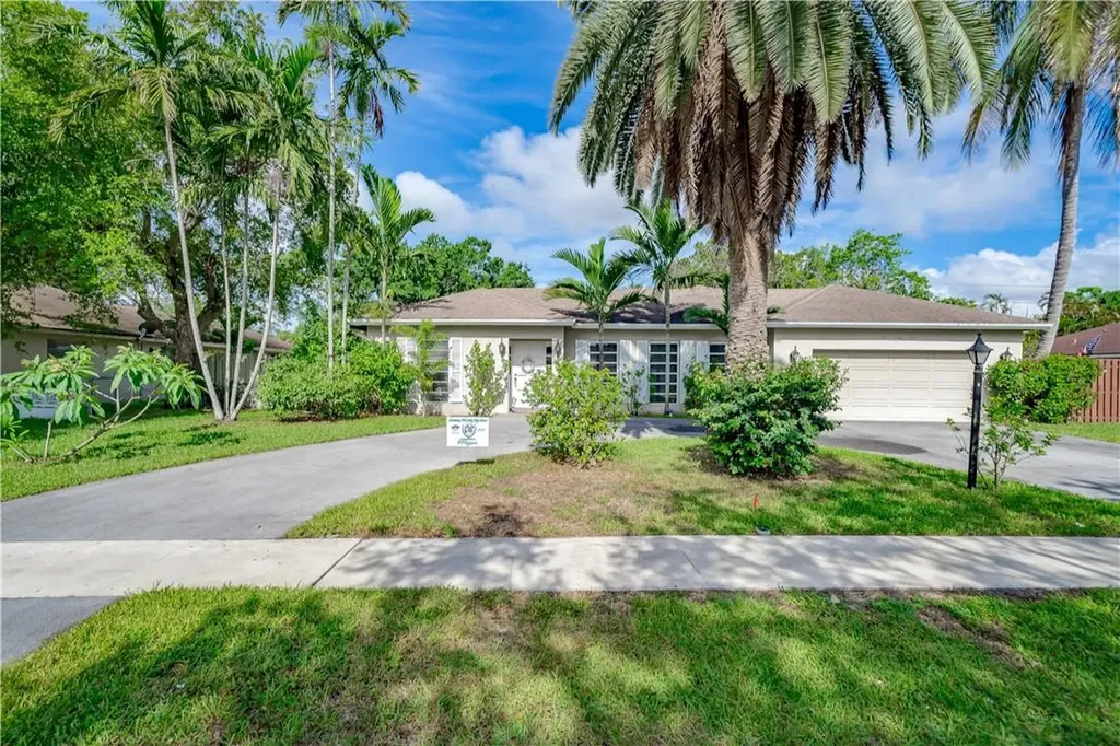 521 SW 75th Terrace Plantation FL 33317