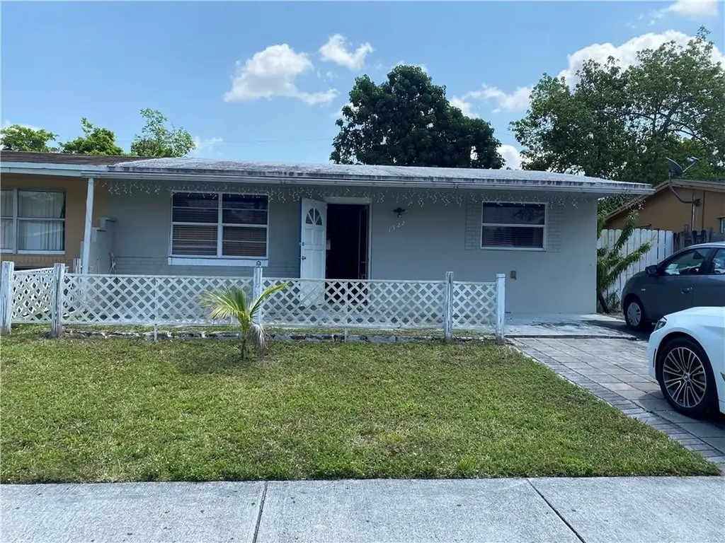 1722 SW 70th Way North Lauderdale FL 33068