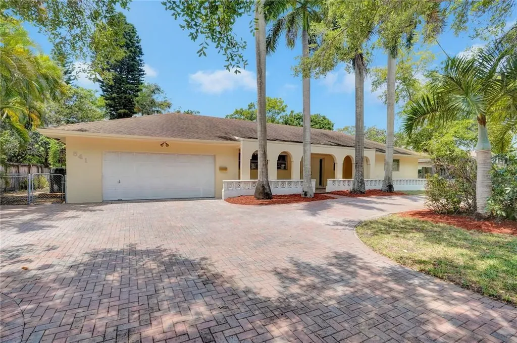 541 SW 75th Terrace Plantation FL 33317