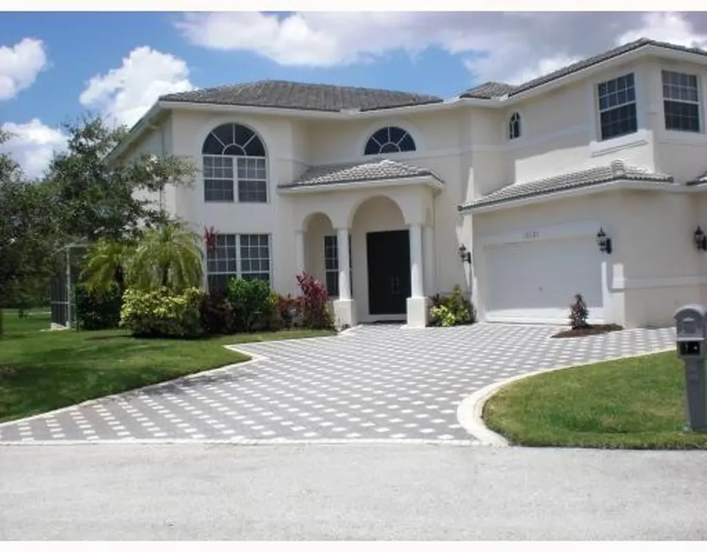 12101 NW 26th Street Plantation FL 33323
