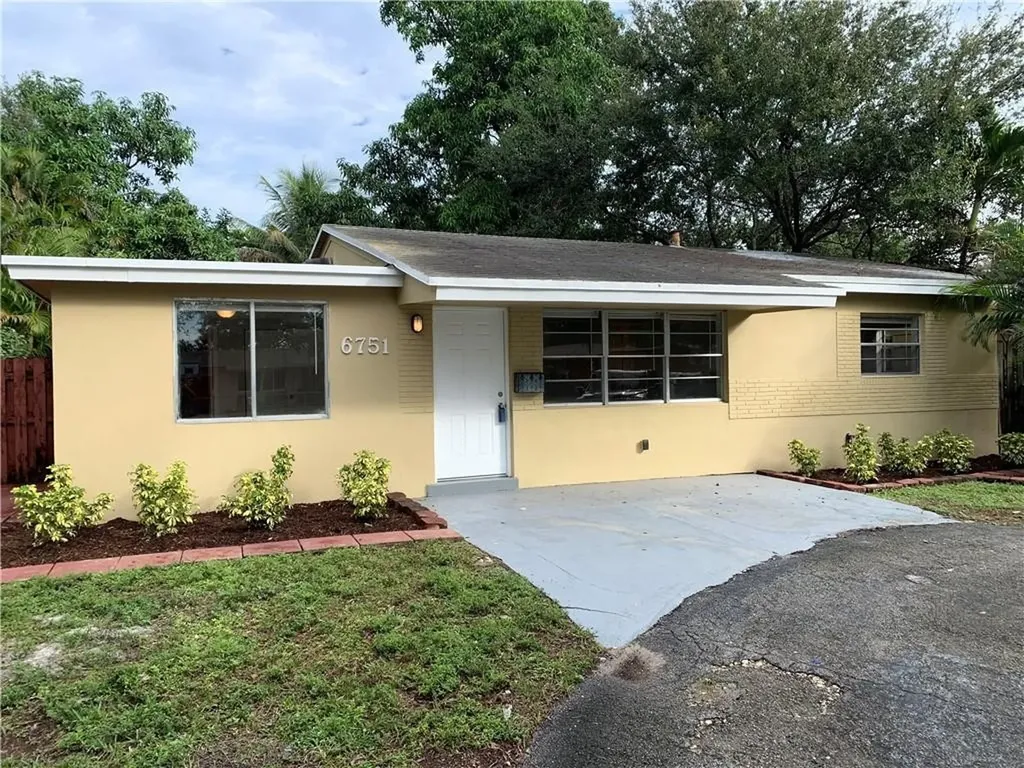 6751 Charleston Street Hollywood FL 33024