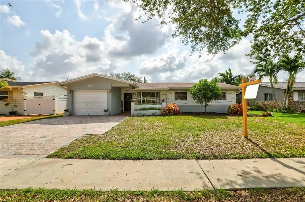 1715 N 43rd Avenue Hollywood FL 33021
