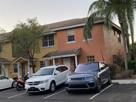 6901 Sienna Club Place Lauderhill FL 33319