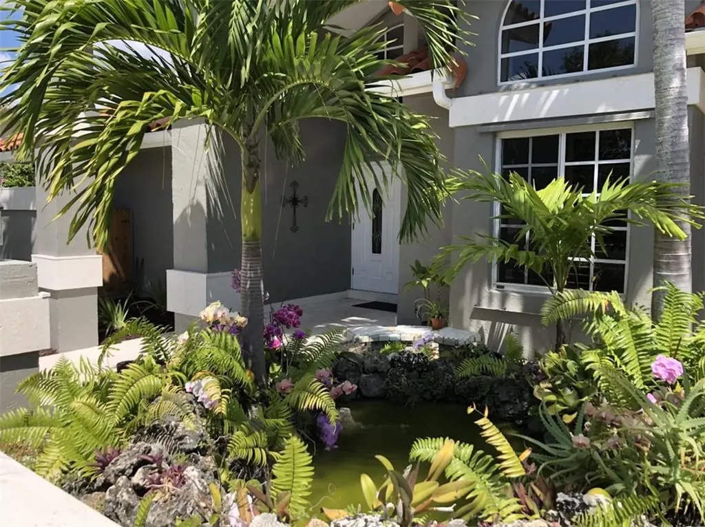 8245 SW 179th Terrace Palmetto Bay FL 33157