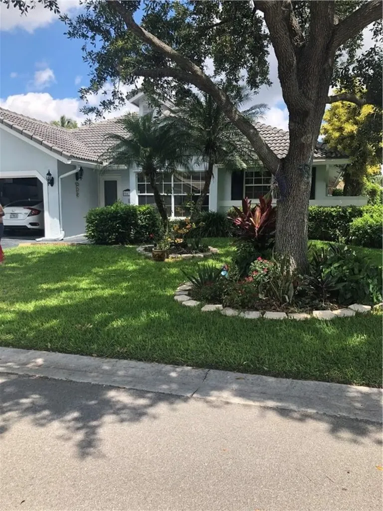 5471 Pine Court Coral Springs FL 33067