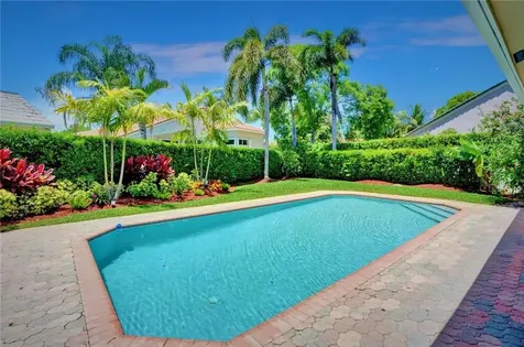 324 Fairmont Road Weston FL 33326