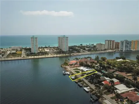 708 S Southlake Drive Hollywood FL 33019