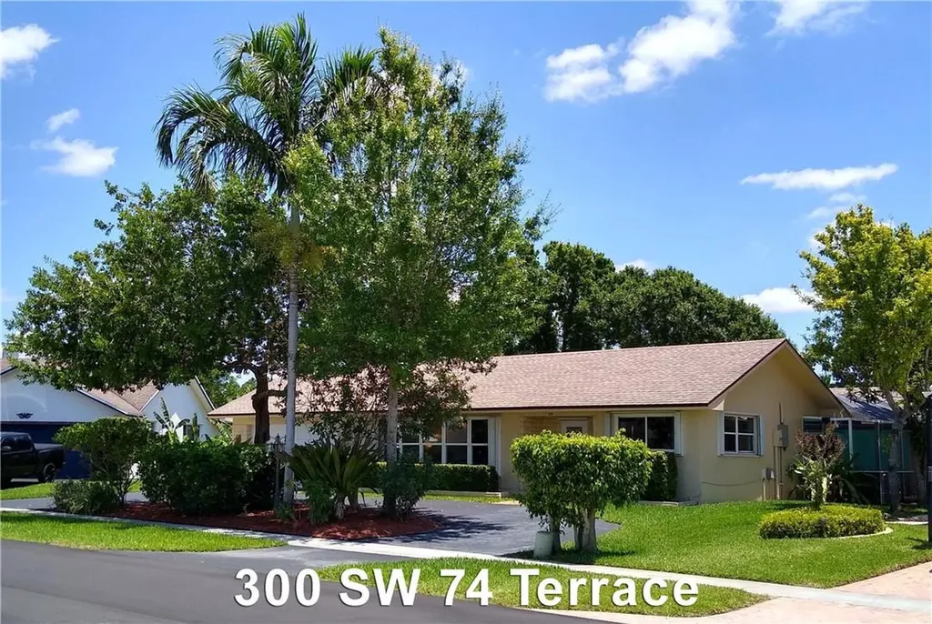 300 SW 74th Terrace Plantation FL 33317