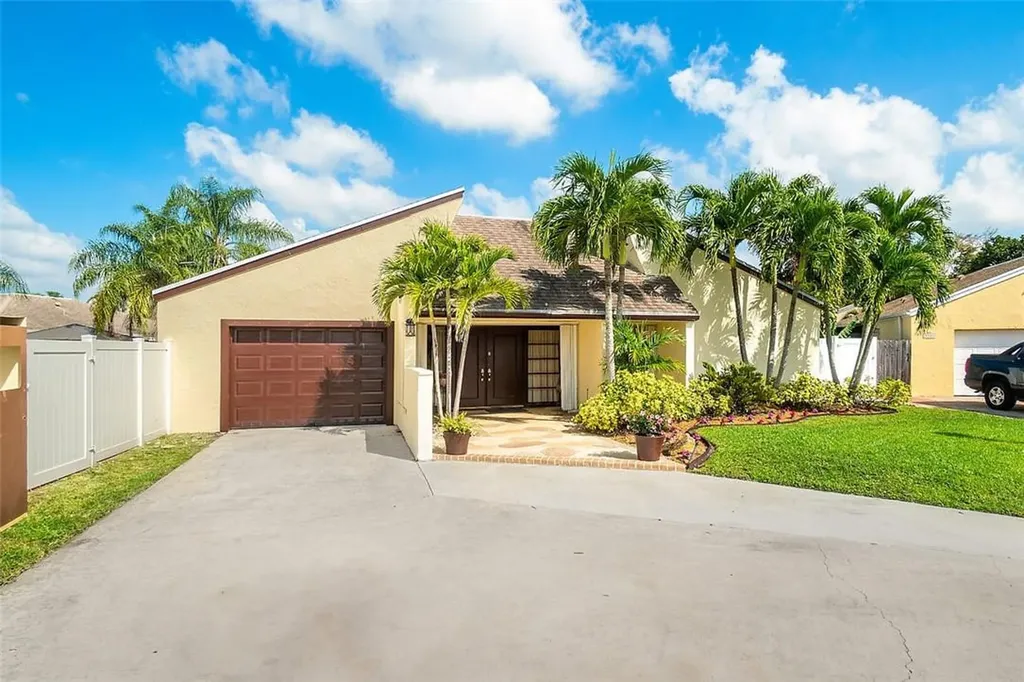 4947 SW 94th Terrace Cooper City FL 33328