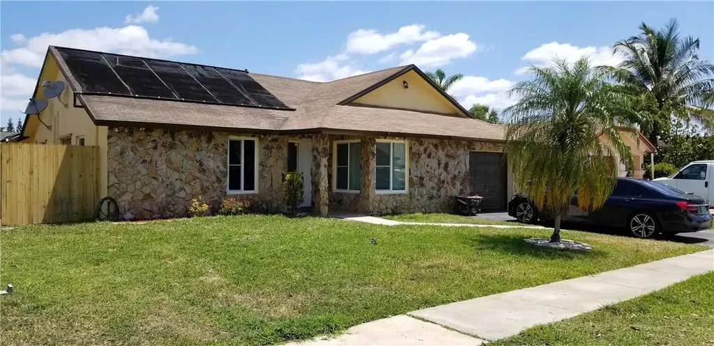 7607 SW 8th Street North Lauderdale FL 33068