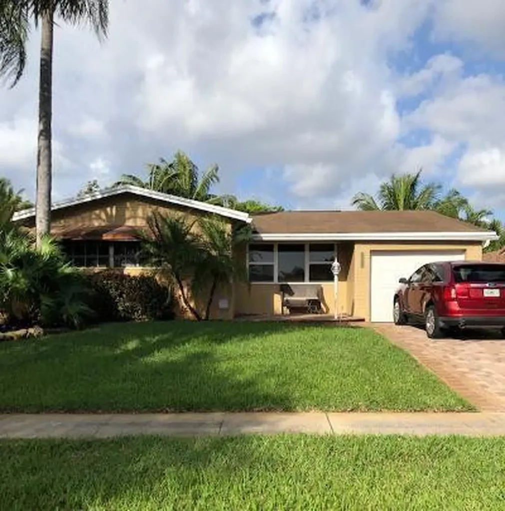 2020 N 52nd Avenue Hollywood FL 33021