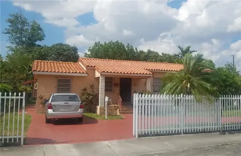 121 W 41st Street Hialeah FL 33012