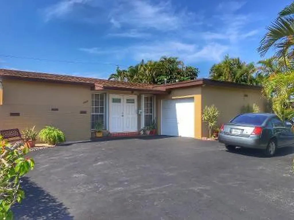 8920 Sunset Strip Sunrise FL 33322