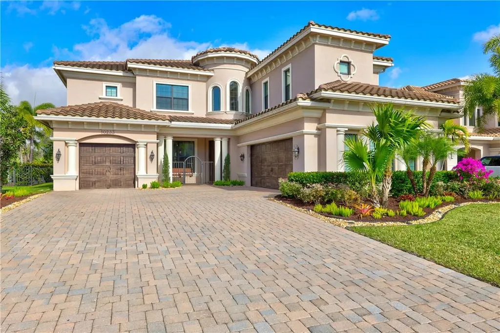 10233 Sweet Bay Manor Parkland FL 33076