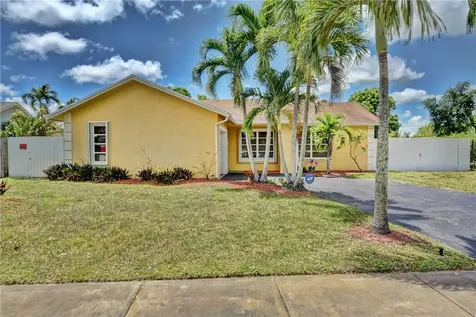 750 NW 85th Way Pembroke Pines FL 33024