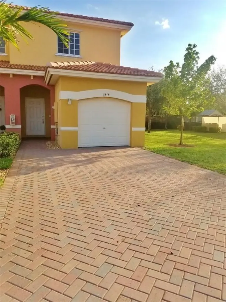 3558 NW 29th Court Lauderdale Lakes FL 33311