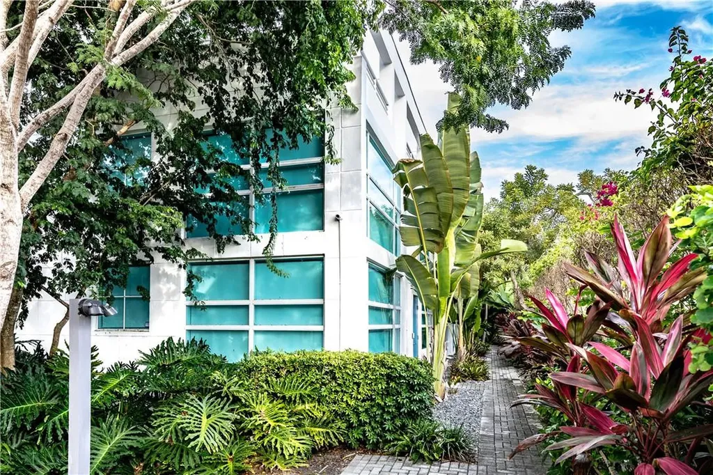 910 NE 16th Terrace Fort Lauderdale FL 33304