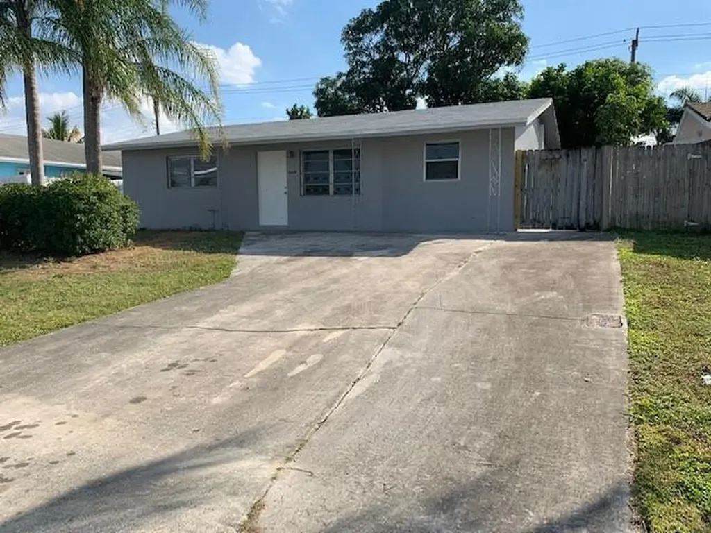 1010 Pine Tree Drive Lantana FL 33462