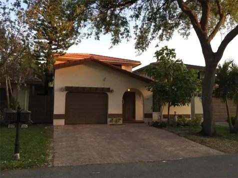 17729 NW 66th Court Circle Hialeah FL 33015