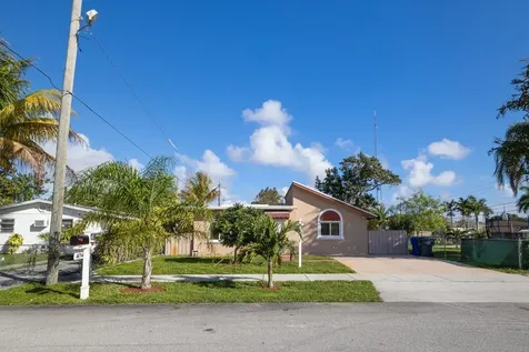 4014 SW 56th Avenue West Park FL 33023