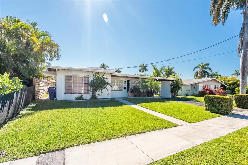 1154 Grant Street Hollywood FL 33019