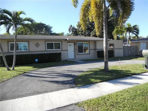 220 SW 65th Terrace Pembroke Pines FL 33023