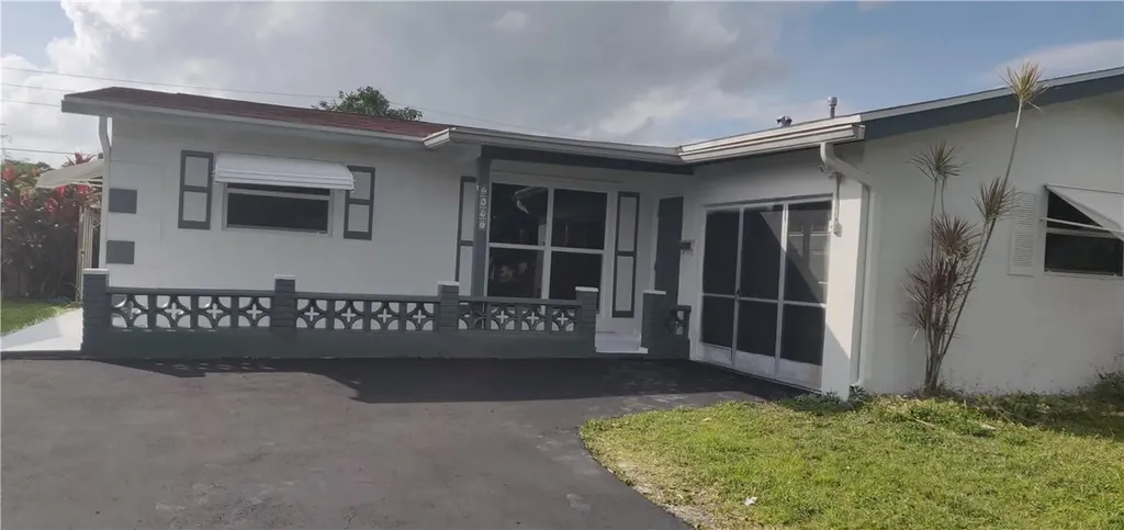 2497 NW 84th Way Sunrise FL 33322