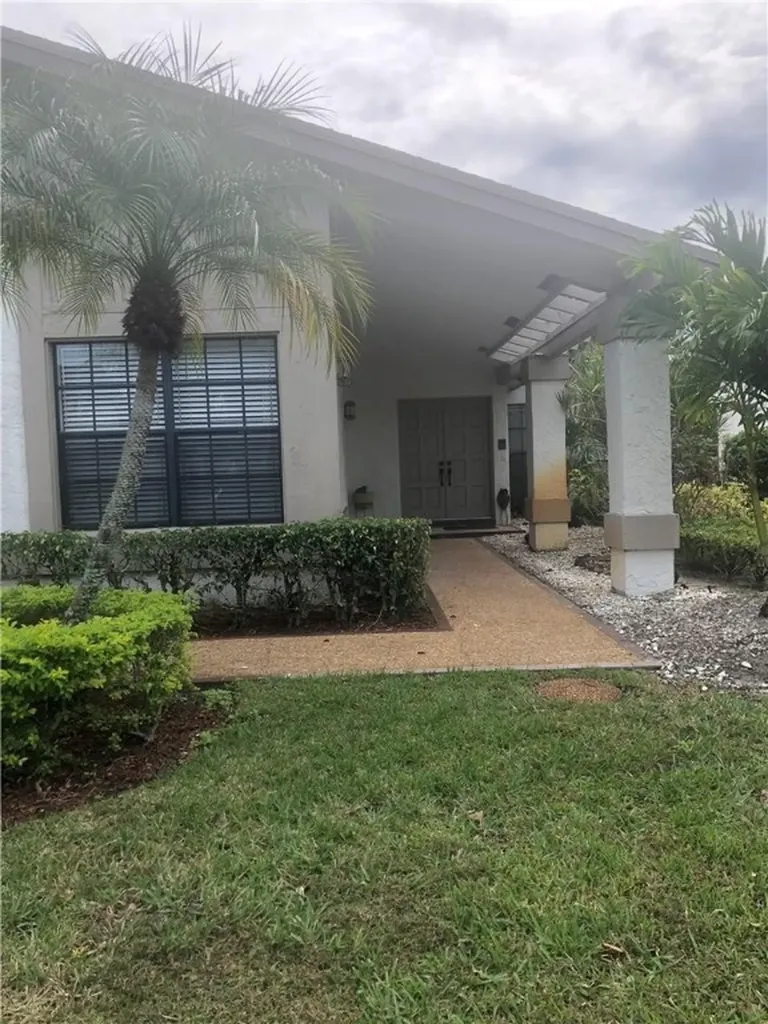 8943 Old Pine Road Boca Raton FL 33433