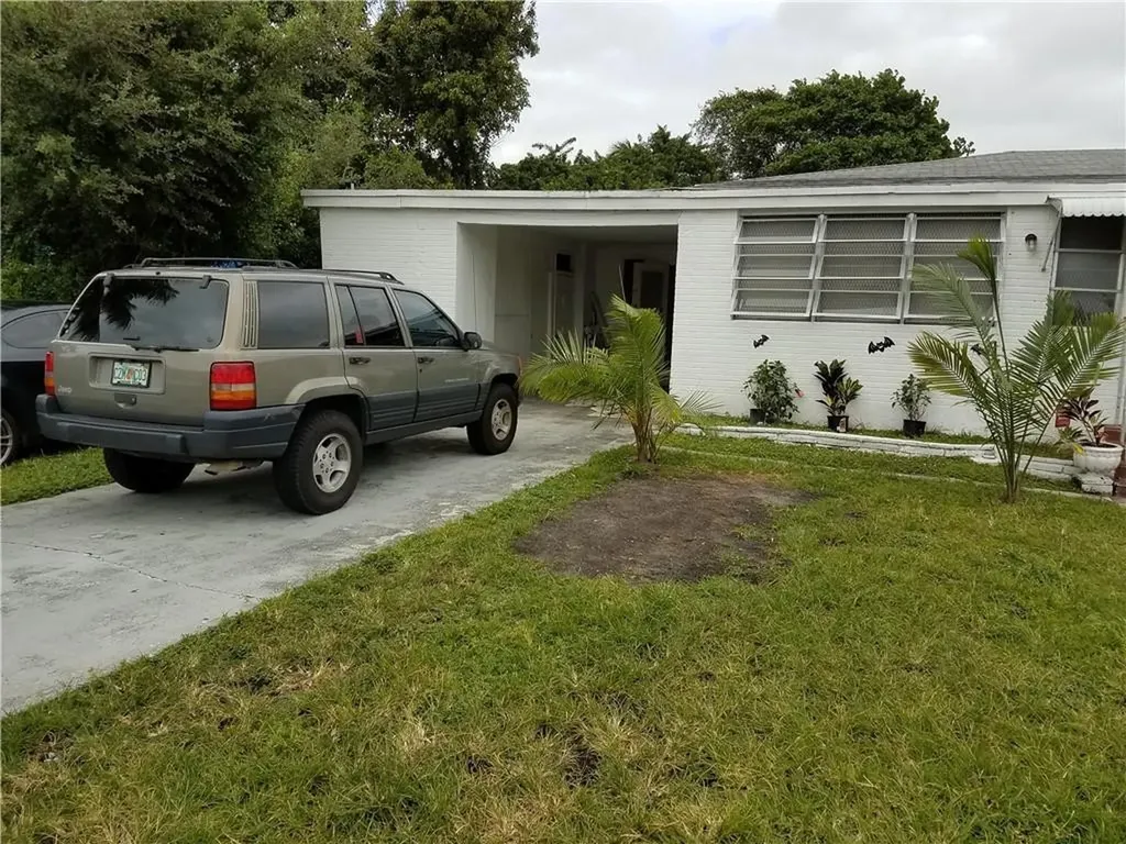 5849 SW 27th Street West Park FL 33023