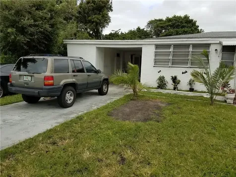 5849 SW 27th Street West Park FL 33023