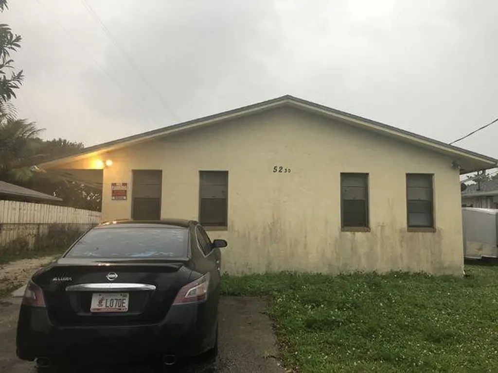 5230 SW 24th Street West Park FL 33023