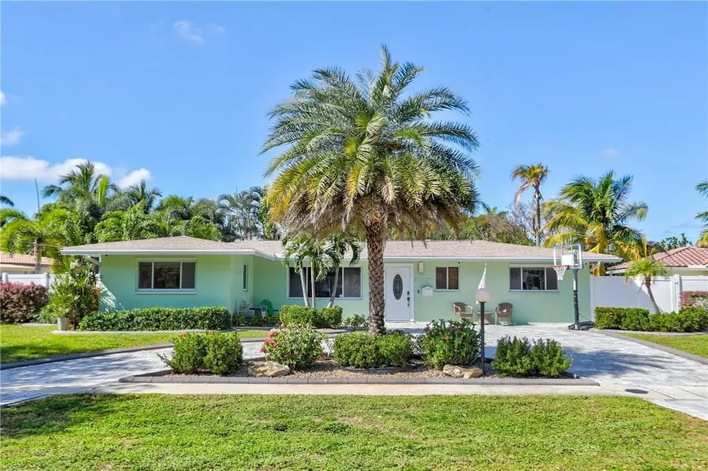 4901 NE 27th Avenue Lighthouse Point FL 33064