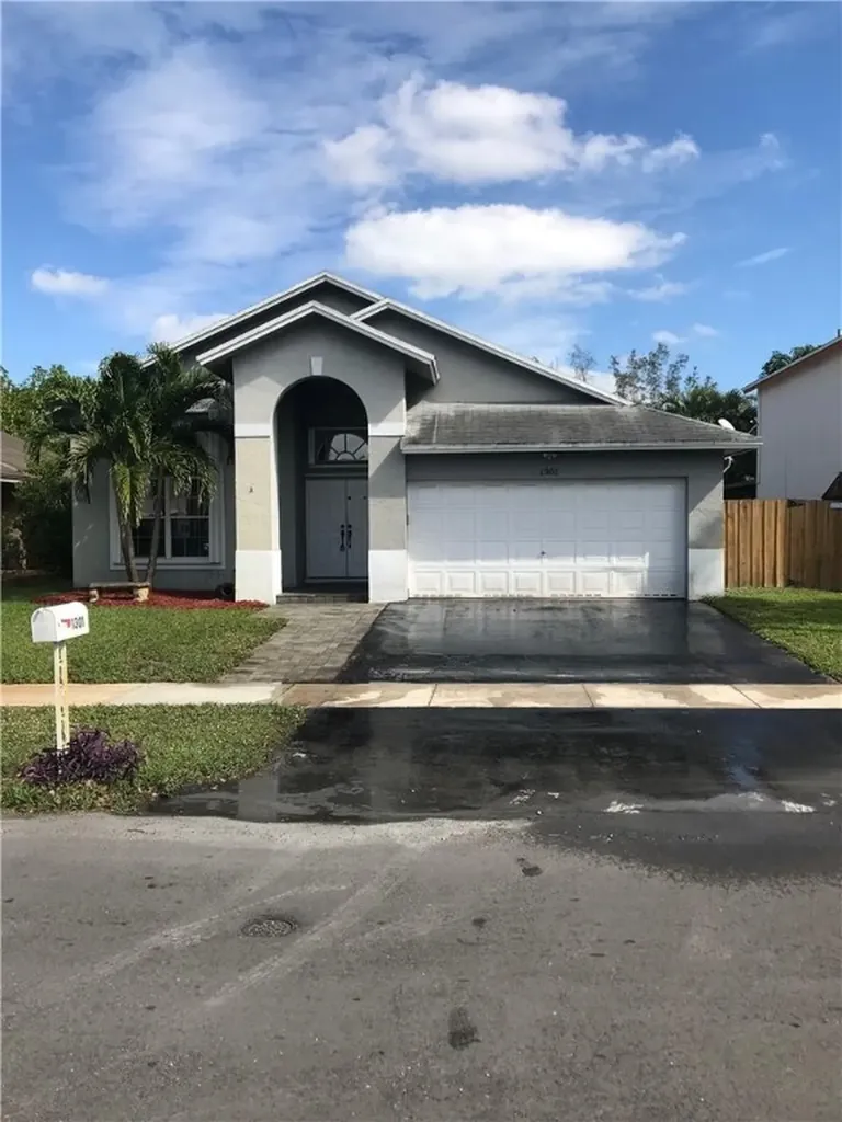 1301 SW 97th Avenue Pembroke Pines FL 33025