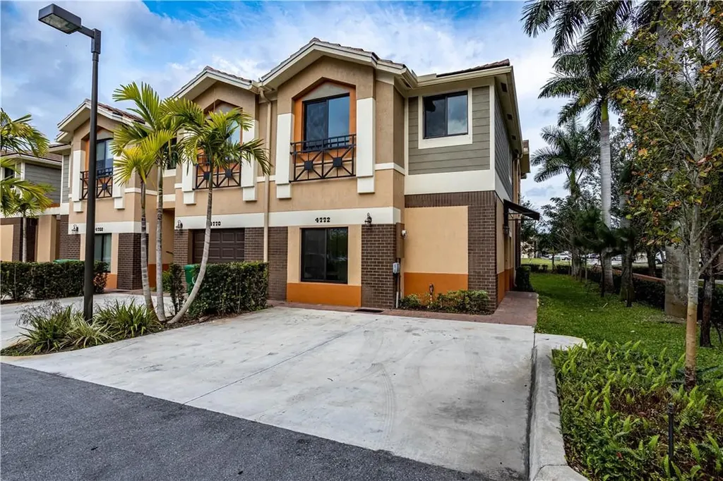 4772 E Station Square Davie FL 33314
