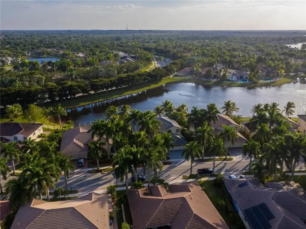1636 Victoria Pointe Circle Weston FL 33327