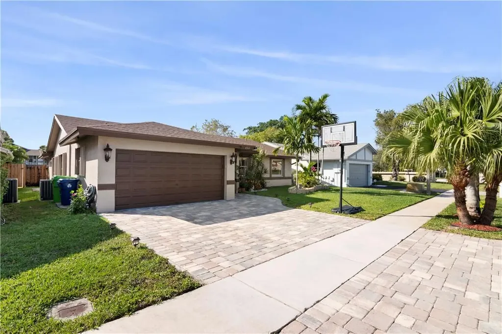 4365 NW 103rd Terrace Sunrise FL 33351