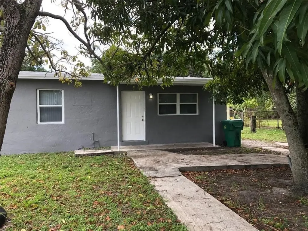 3370 NW 7th Court Lauderhill FL 33311