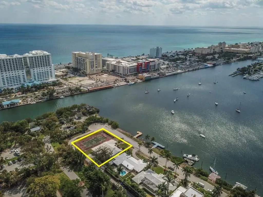 705 N Northlake Drive Hollywood FL 33019