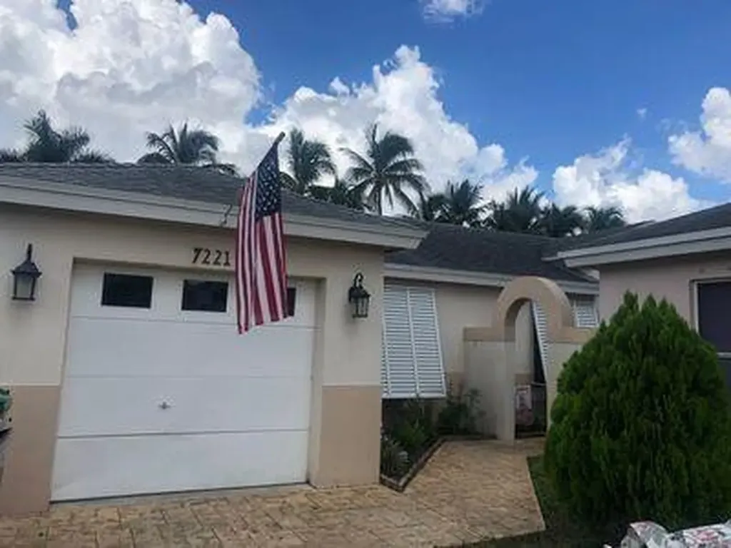7221 SW 41st Place Davie FL 33314