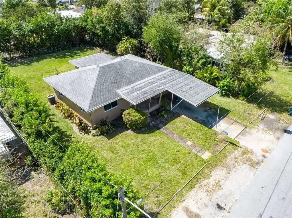 660 NE 35th Street Oakland Park FL 33334