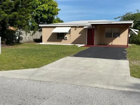 1616 NE 2nd Street Boynton Beach FL 33435