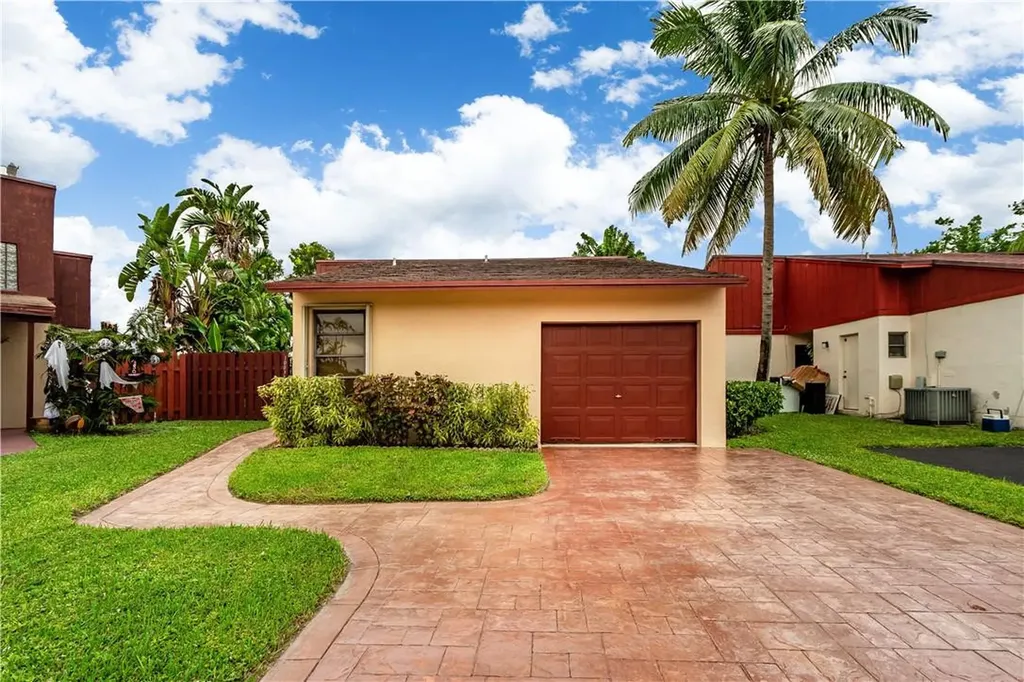 10037 SW 16th Street Pembroke Pines FL 33025