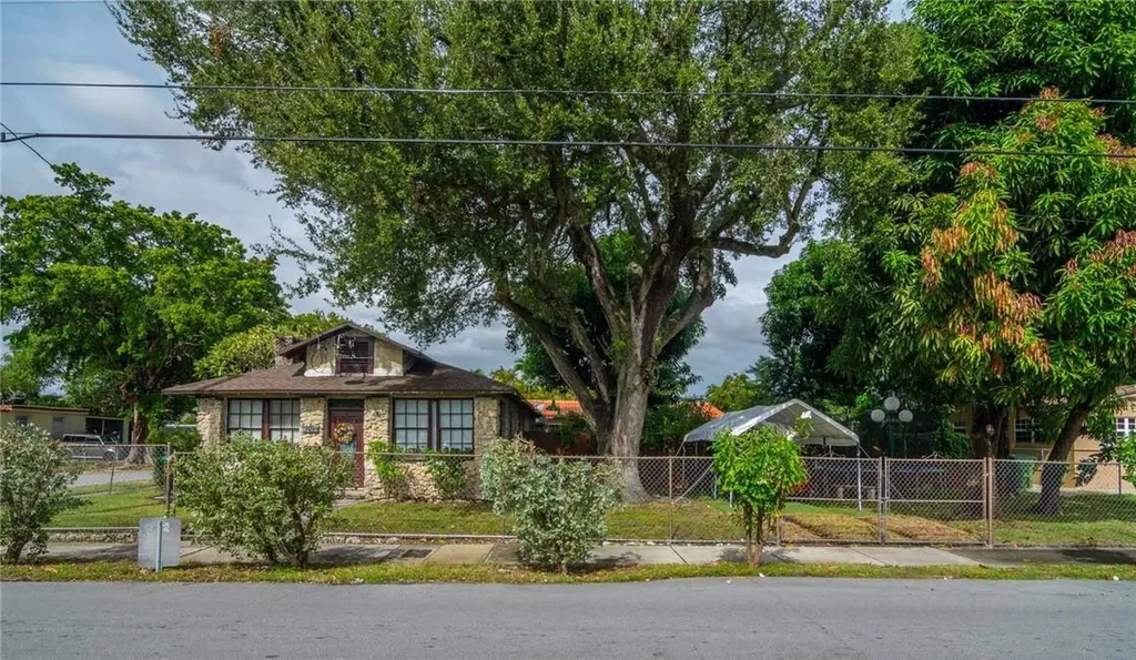 2499 SW 15th Street Miami FL 33145